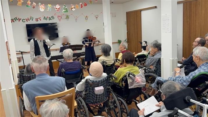 人々が集う多目的室