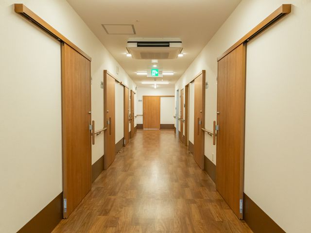 温かい木の廊下