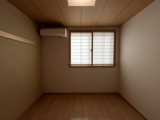 落ち着いた個室の居室