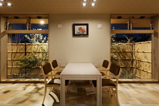 会議用テーブルがある部屋