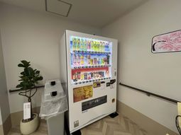 自動販売機のある廊下