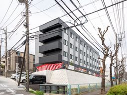 黒い建物の外観