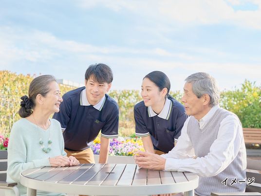 屋外のテラス席