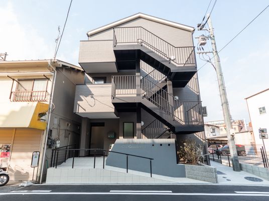 モダンな建物の外観