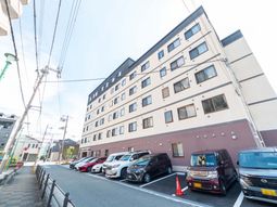 立派な建物の外観