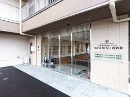 どっしりした建物外観