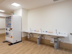 手洗いと自販機の場所