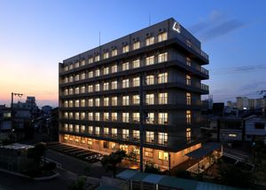 夕暮れの施設外観  