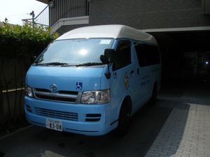 送迎用青バス