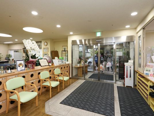 明るいエントランスホール