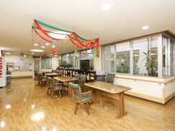 飾り付けのあるダイニングルーム