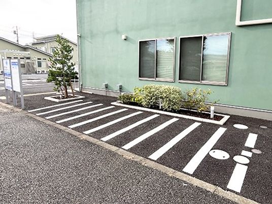 建物脇の駐車スペース  