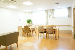 明るいダイニングスペース