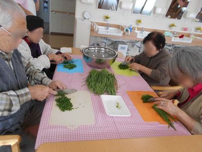 料理活動中の利用者