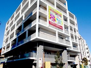 現代的な建物の外観