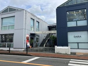 店舗が並ぶ外観  