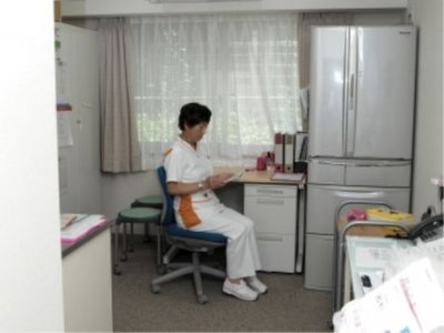 仕事に集中するスタッフ
