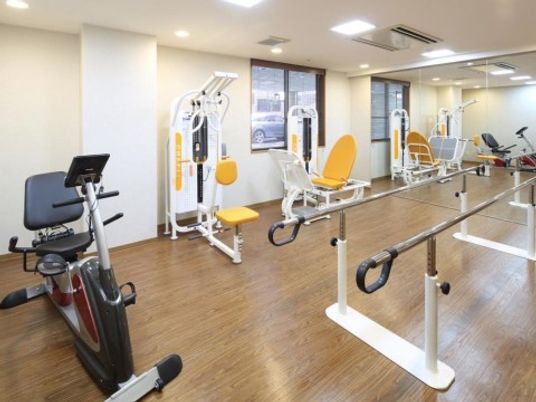 様々なトレーニング機器の設備