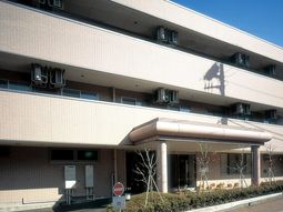 清潔な建物のエントランス