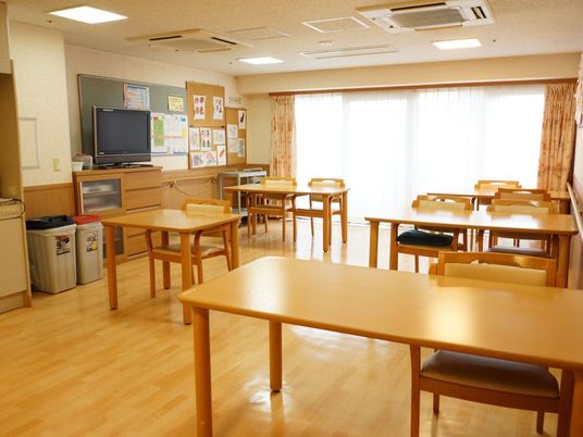 暖かい雰囲気の共用スペース