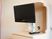 壁掛け液晶テレビとリモコン