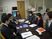 会議中のスタッフ会議室  
