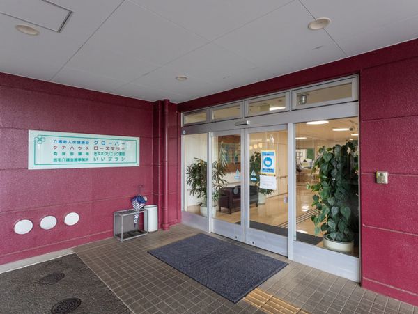 広い暖かい入口