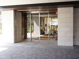 モダンなエントランス