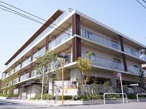  都会の明るい外観  
