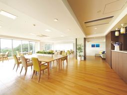 明るく広いダイニングルーム