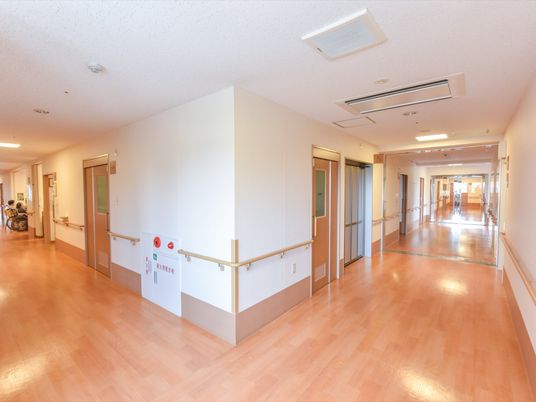 広々とした清潔な廊下