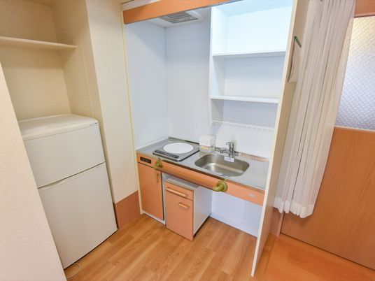 洗面所と冷蔵庫のある居室