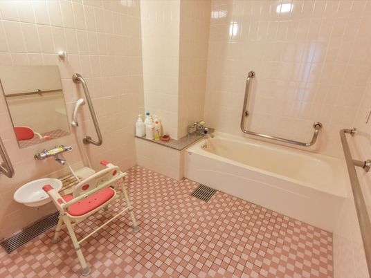 バリアフリー対応の浴室