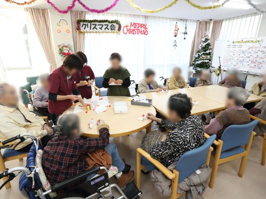 クリスマス飾りの食堂