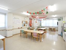 明るい食堂の様子