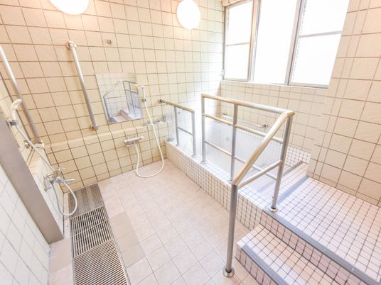 バリアフリーの浴室設備