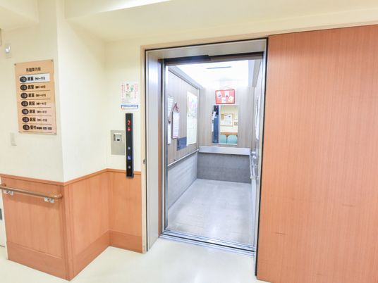 エレベーターホール入口