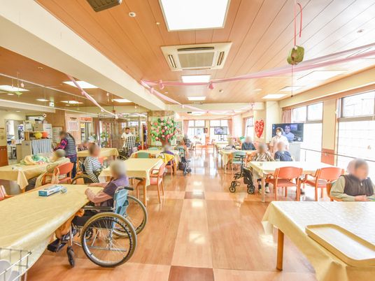 明るい居心地の良い食堂