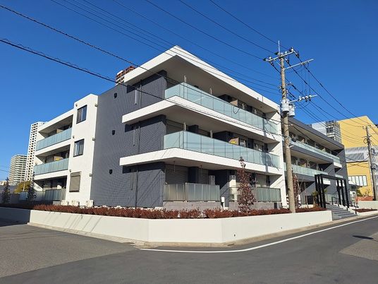 近代的な建物の外観
