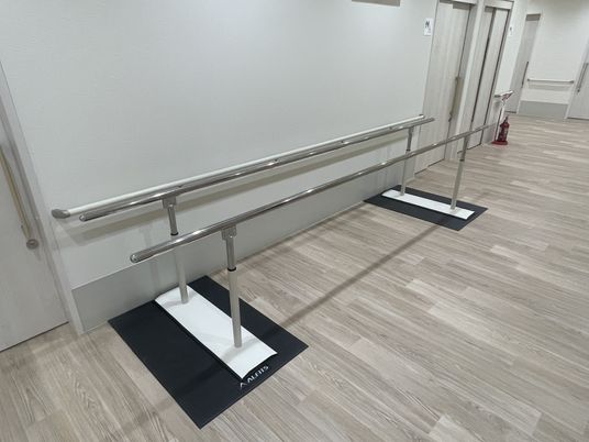 手すり付き廊下