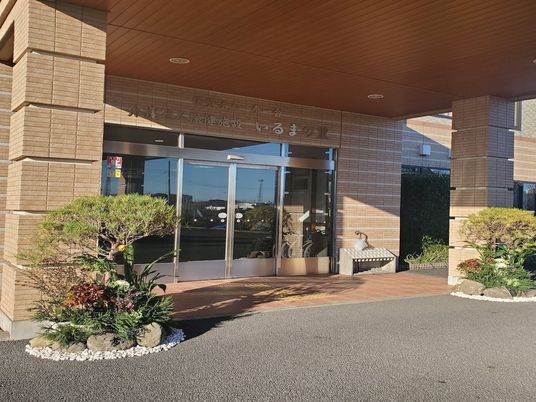 施設の正面玄関  