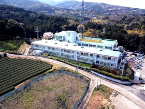 山間の施設外観  