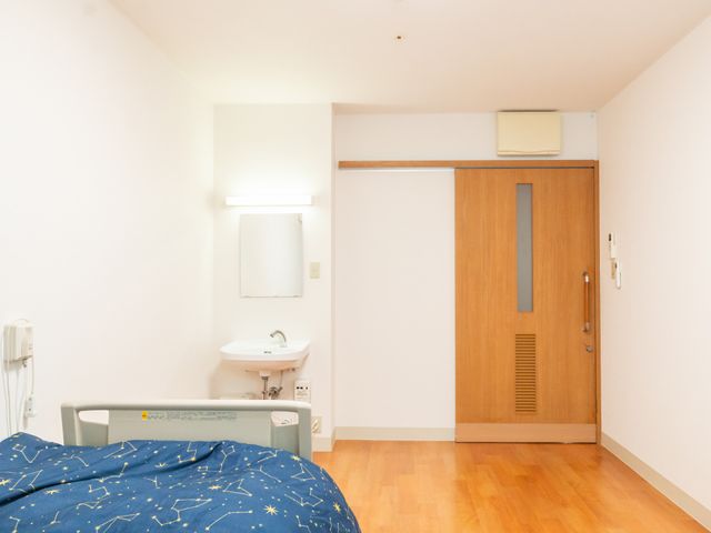 設備の整った居室 居室 ゆったりとした空間で、快適な毎日をサポートします。シンプルな内装でアットホームな雰囲気です。