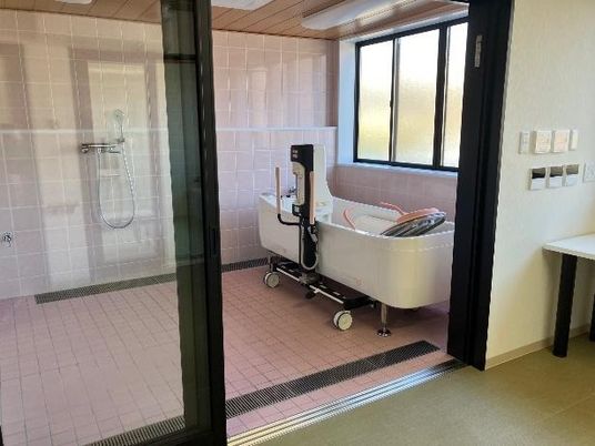 設備の整った浴室