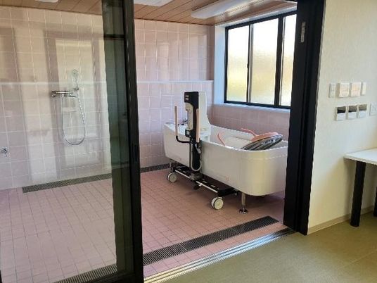 設備の整った浴室