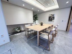 明るく落ち着いた食堂