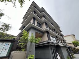 モダンな建物の外観