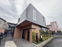モダンな建物の外観