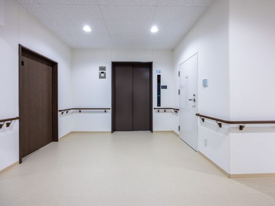 手すり付き廊下  