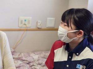 対話中のスタッフ